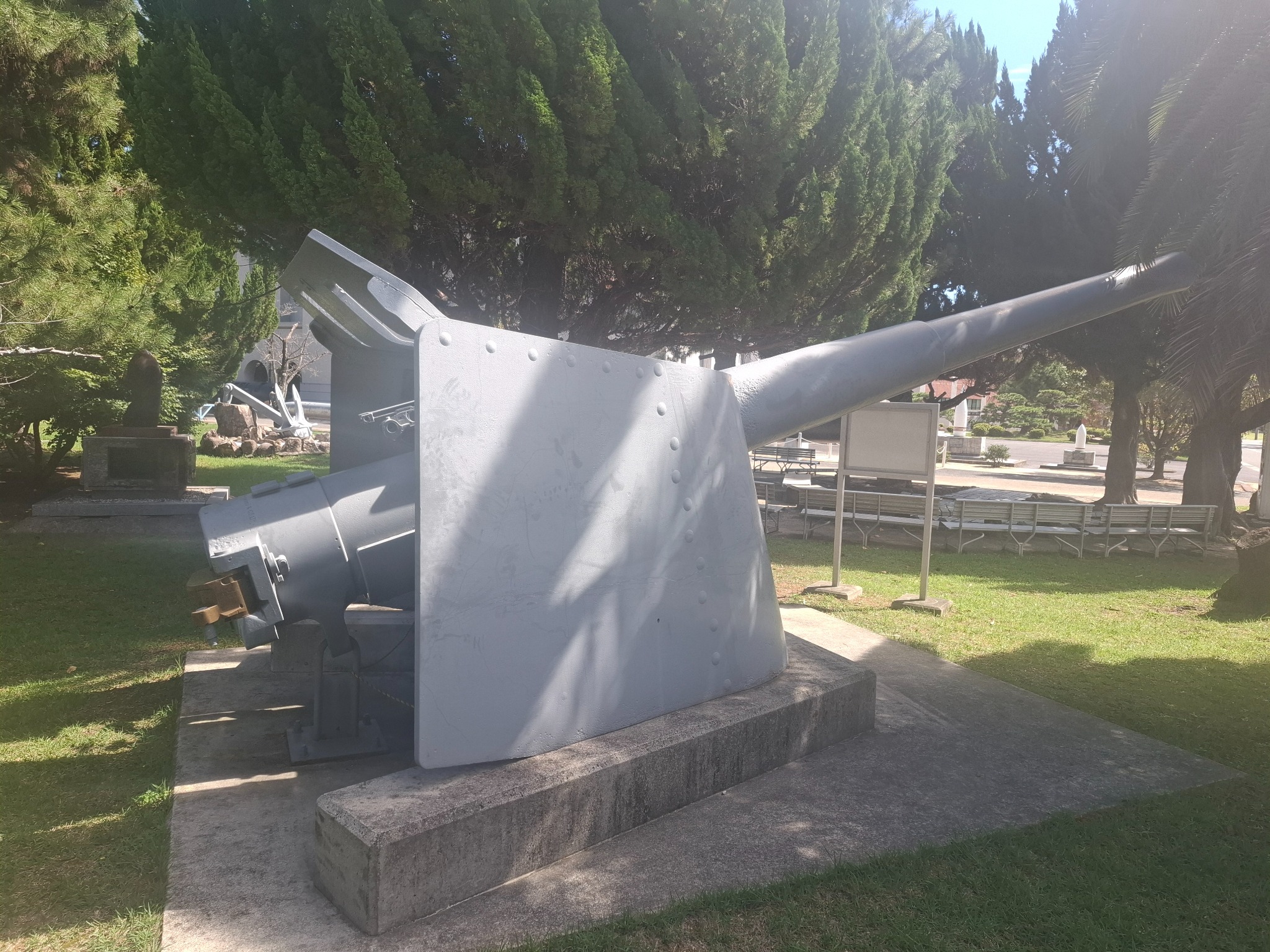 British-manufactured 6-inch gun displayed at Etajima